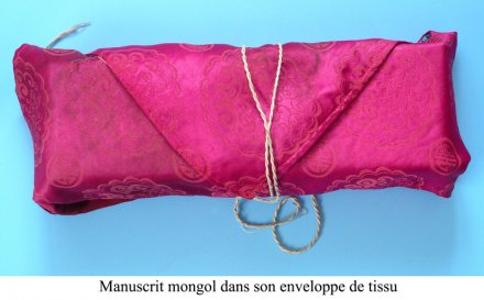 Manuscrit mongol dans son enveloppe